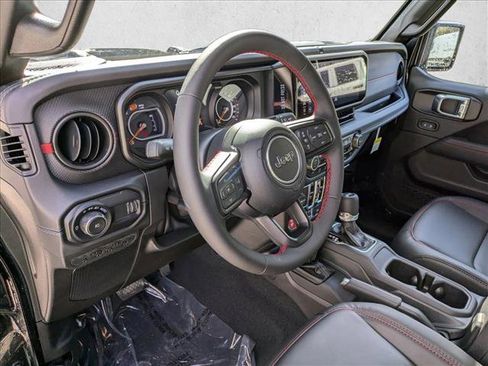 Used 2024 Jeep Wrangler Unlimited Rubicon w/ Technology Group image 3