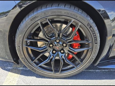 Used 2025 Chevrolet Corvette Z06 RWD image 2