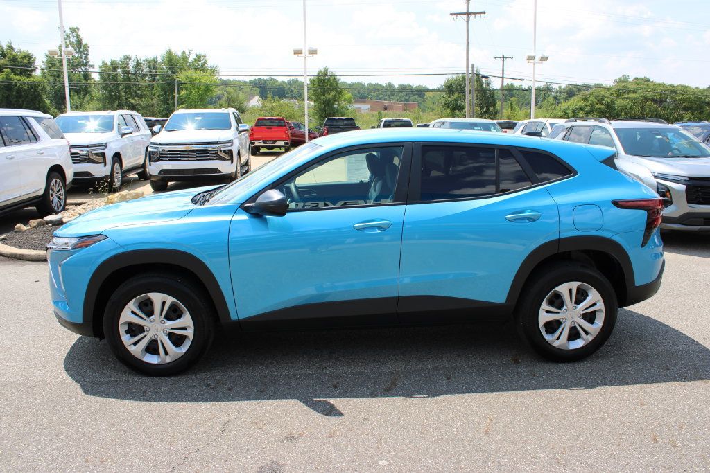 Certified 2025 Chevrolet Trax LS FWD image 26