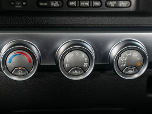 Used 2004 Chevrolet SSR w/ Preferred Equipment Group image 31