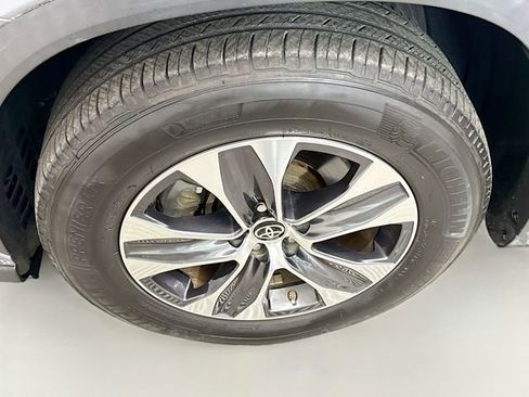 Used 2022 Toyota Highlander XLE image 33