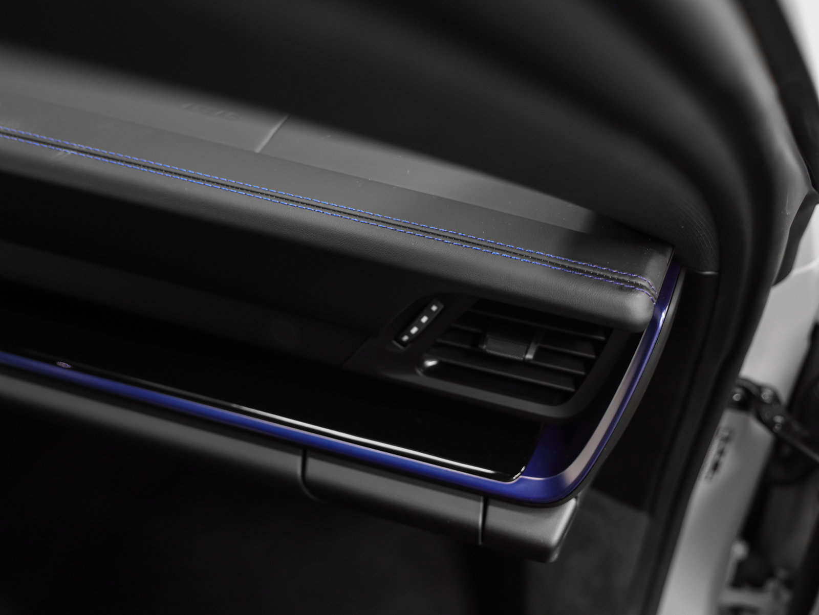 Certified 2025 Porsche 911 Carrera T RWD image 26