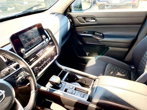Used 2022 Nissan Pathfinder SV FWD image 35