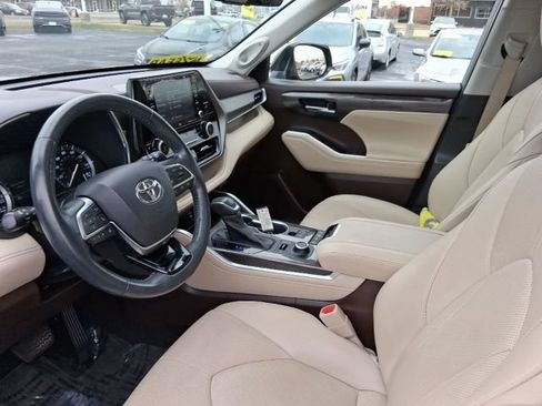 Used 2021 Toyota Highlander Limited image 20