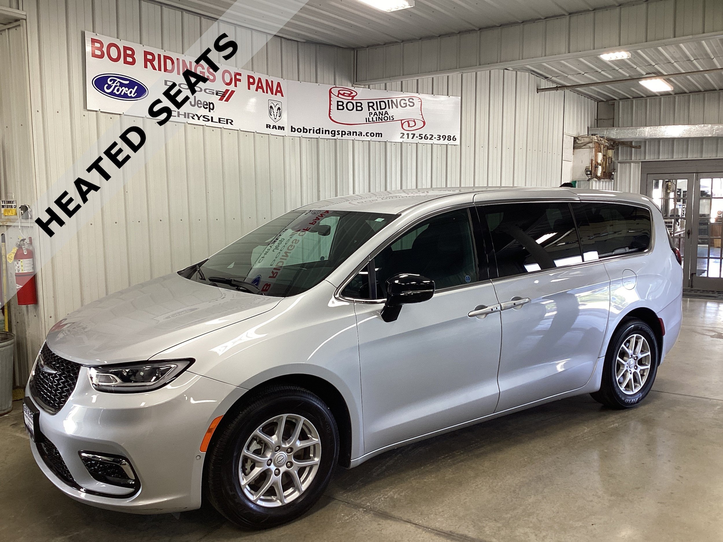 Used 2026 Chrysler Pacifica Select FWD image 1