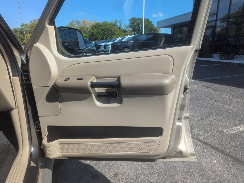 Used 2003 Ford Explorer Sport Trac XLS RWD image 25