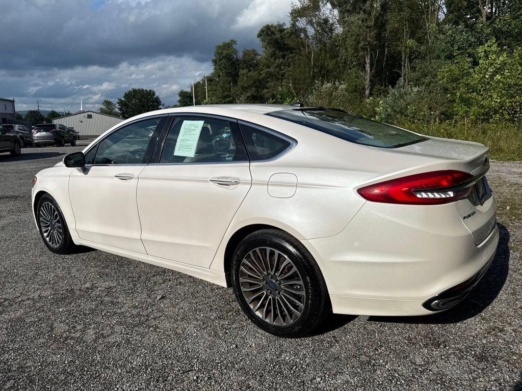 Used 2017 Ford Fusion SE AWD/4WD image 4