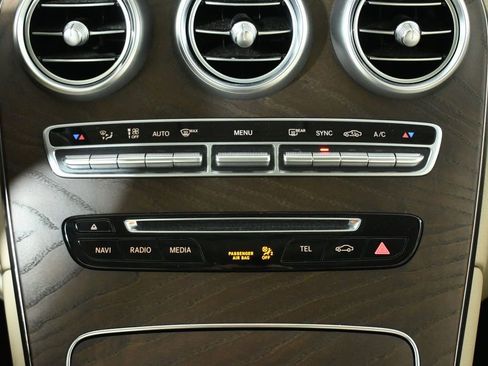 Used 2019 Mercedes-Benz GLC 300 4MATIC image 23