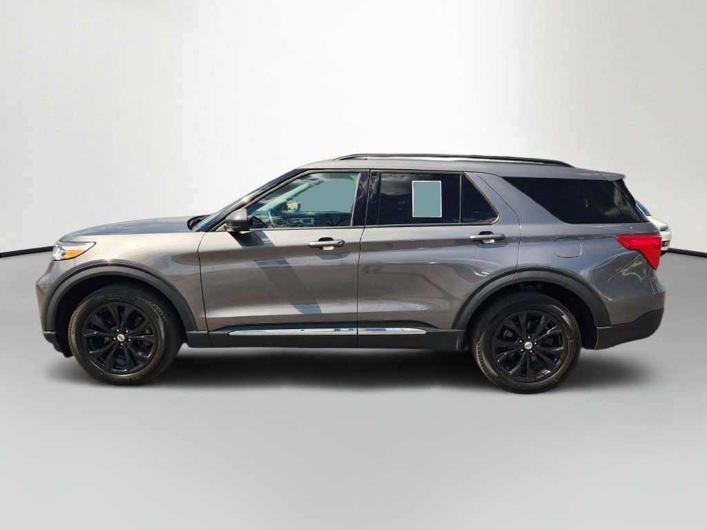 Used 2023 Ford Explorer XLT w/ Equipment Group 202A AWD/4WD image 4