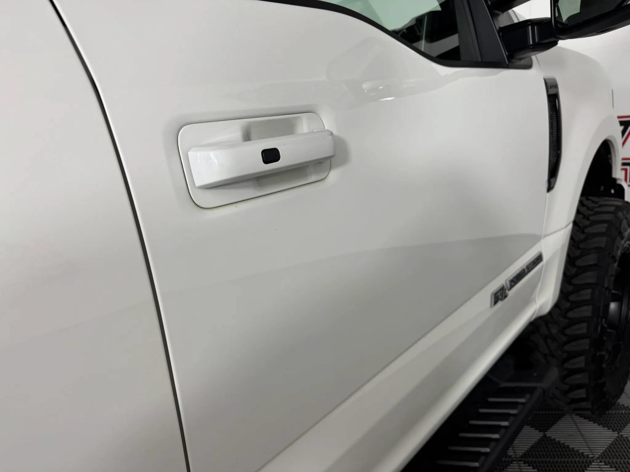 Used 2022 Ford F350 Lariat w/ Black Appearance Package AWD/4WD image 32