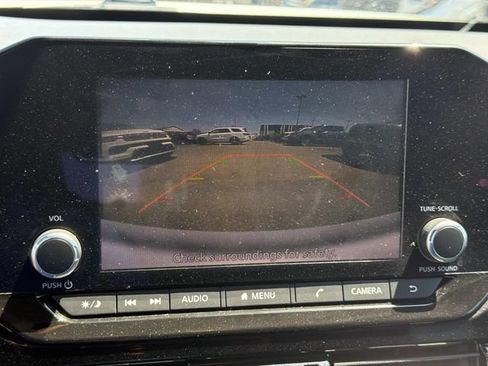 Used 2022 Nissan Pathfinder SV w/ SV Premium Package FWD image 32