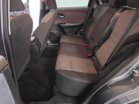 Used 2023 Nissan Rogue SV image 32