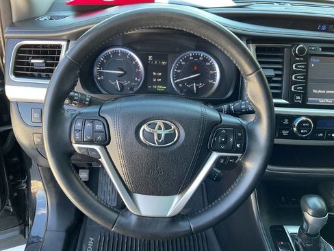 Used 2018 Toyota Highlander Limited image 17