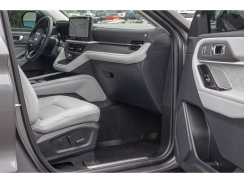 Used 2025 Ford Explorer Platinum w/ Ultimate Package AWD/4WD image 10