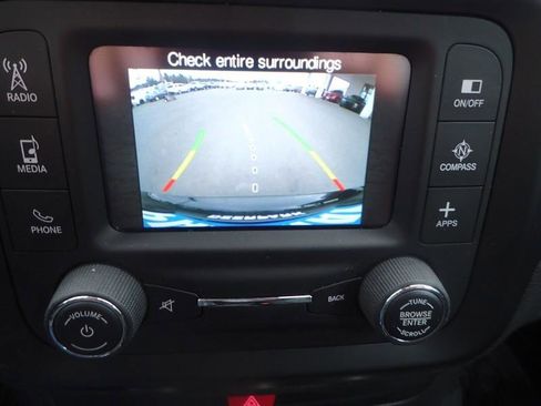 Used 2016 Jeep Renegade Latitude FWD image 19