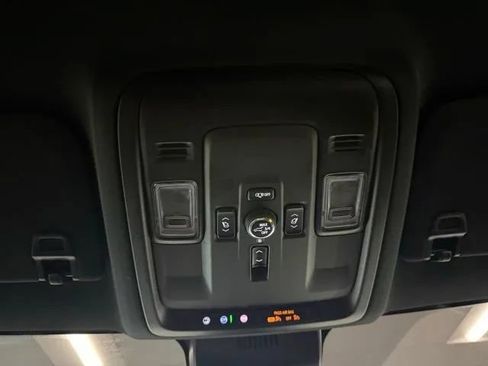 Used 2025 Chevrolet Tahoe High Country RWD image 19