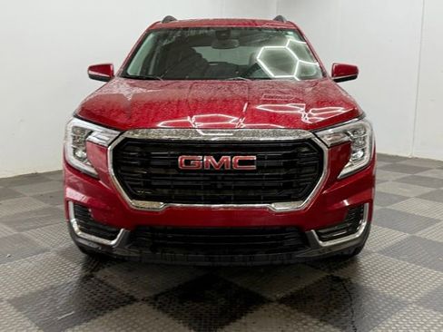 Certified 2023 GMC Terrain SLE w/ Driver Convenience Package image 4