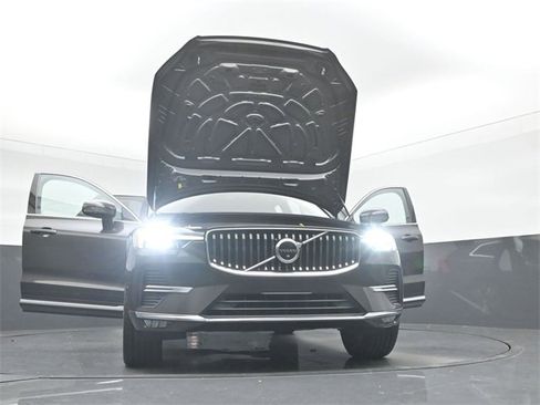 Used 2022 Volvo XC60 B5 Inscription image 56