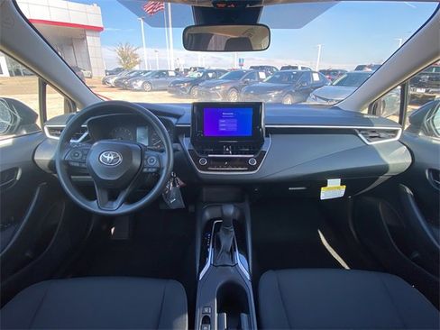 Used 2025 Toyota Corolla LE image 17