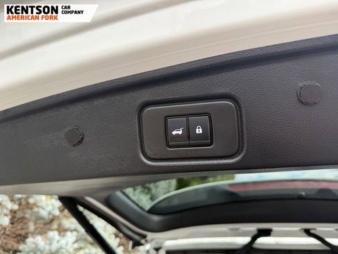 Used 2025 Nissan Pathfinder SV image 39