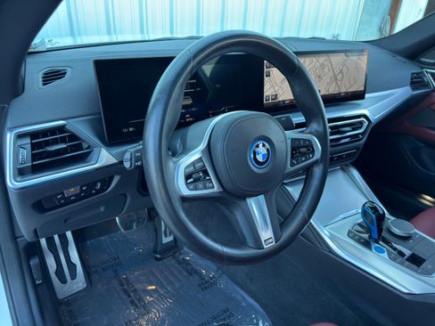 Used 2022 BMW i4 eDrive40 w/ M Sport Package image 14