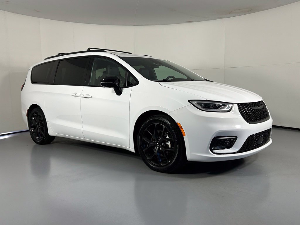 Used 2025 Chrysler Pacifica Limited FWD image 1