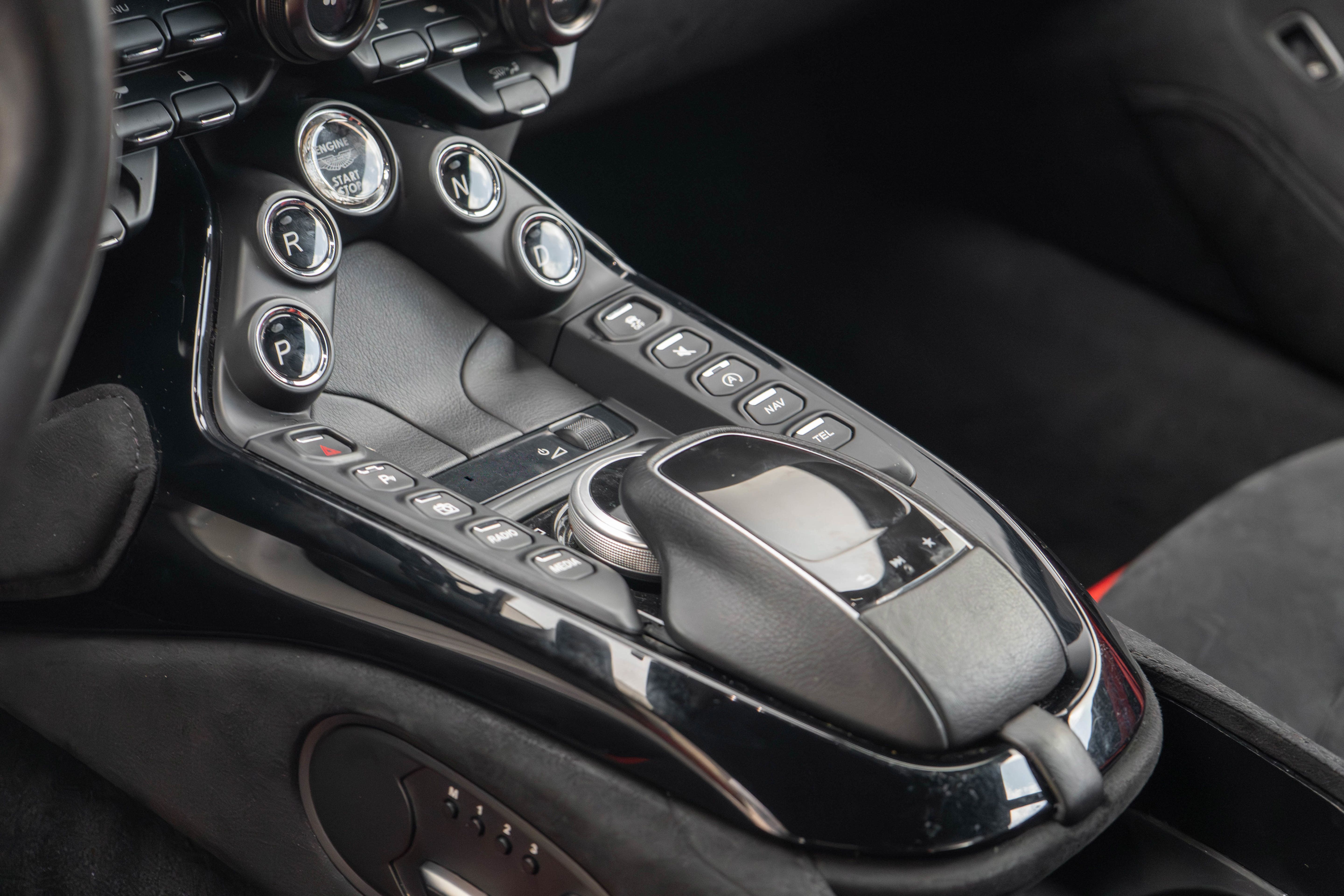 Used 2020 Aston Martin V8 Vantage Coupe RWD image 21