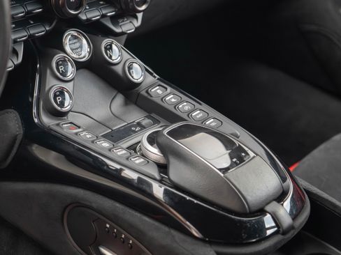 Used 2020 Aston Martin V8 Vantage Coupe image 21