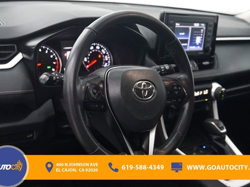 Used 2022 Toyota RAV4 XLE Premium image 18