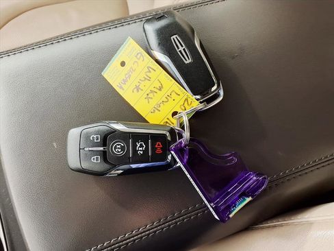 Used 2016 Lincoln MKX Select w/ Select Plus Package image 24