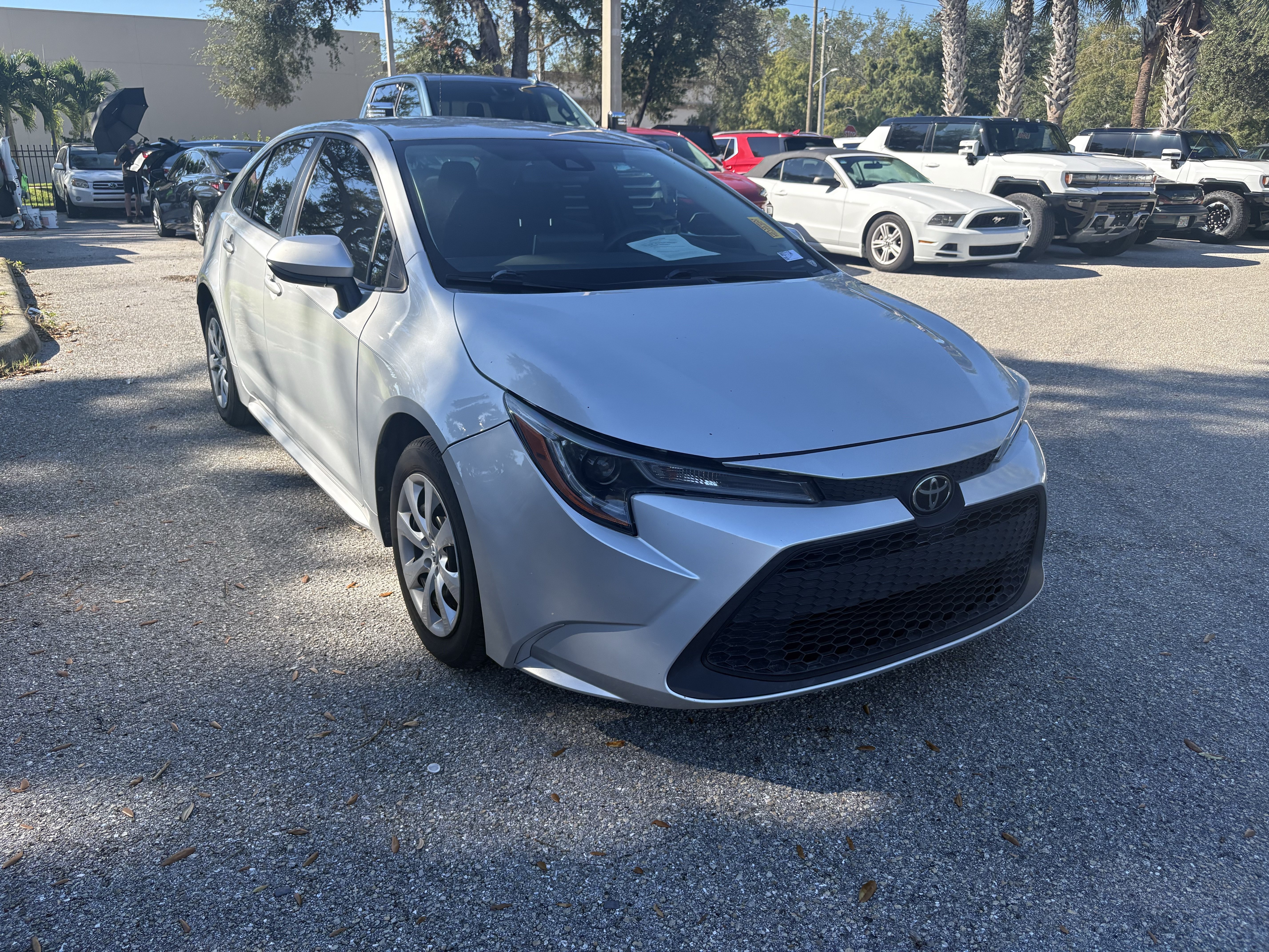 Used 2021 Toyota Corolla LE FWD image 1