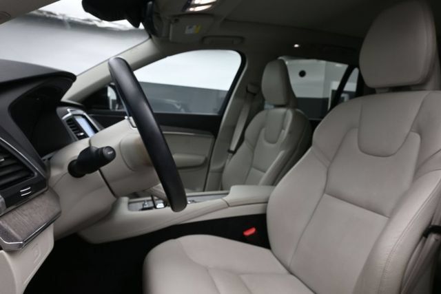 Used 2023 Volvo XC90 B6 Core w/ Protection Package Premier AWD/4WD image 10