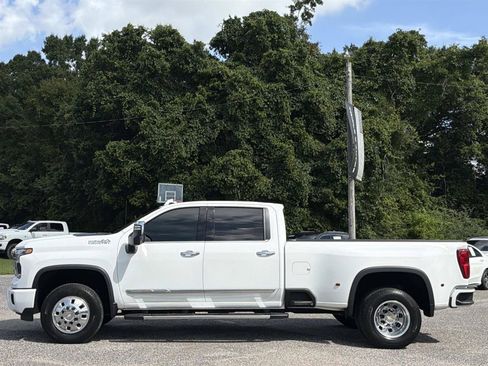 Used 2024 Chevrolet Silverado 3500 High Country w/ High Country Premium Package AWD/4WD image 3