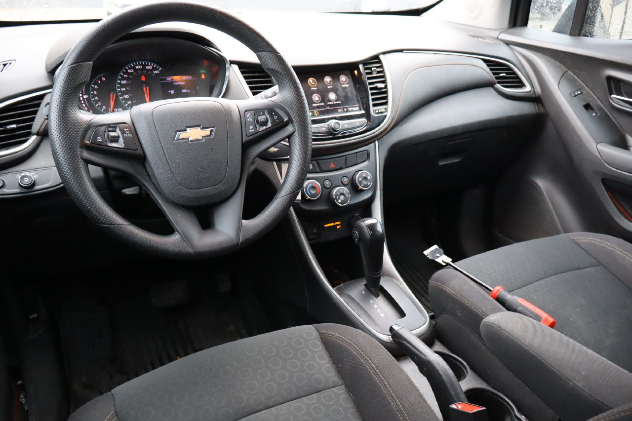Used 2020 Chevrolet Trax LS w/ Tint and Cruise Package FWD image 4
