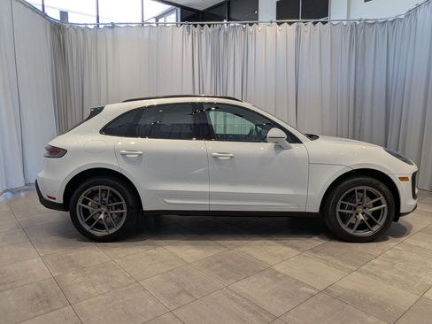 Certified 2025 Porsche Macan image 8