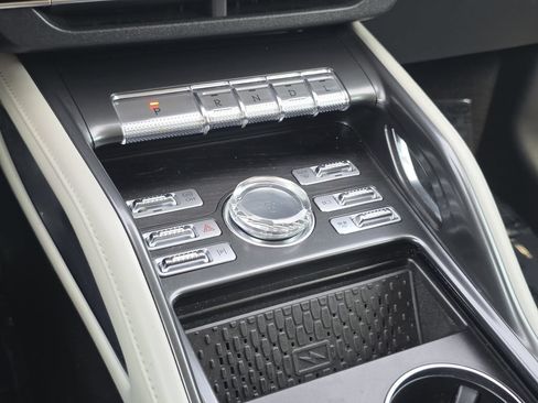 Used 2025 Lincoln Nautilus Reserve AWD/4WD image 25