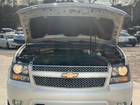 Used 2013 Chevrolet Avalanche LTZ image 12