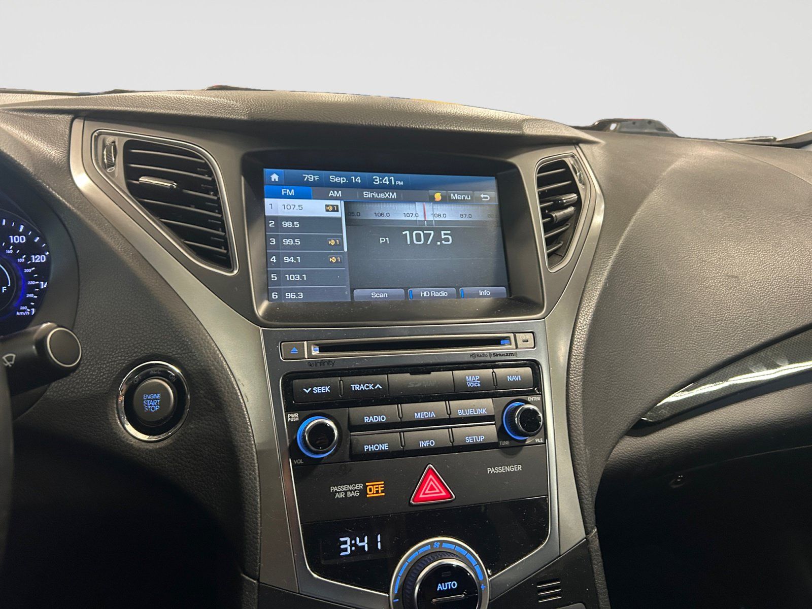 Used 2017 Hyundai Azera Limited FWD image 16
