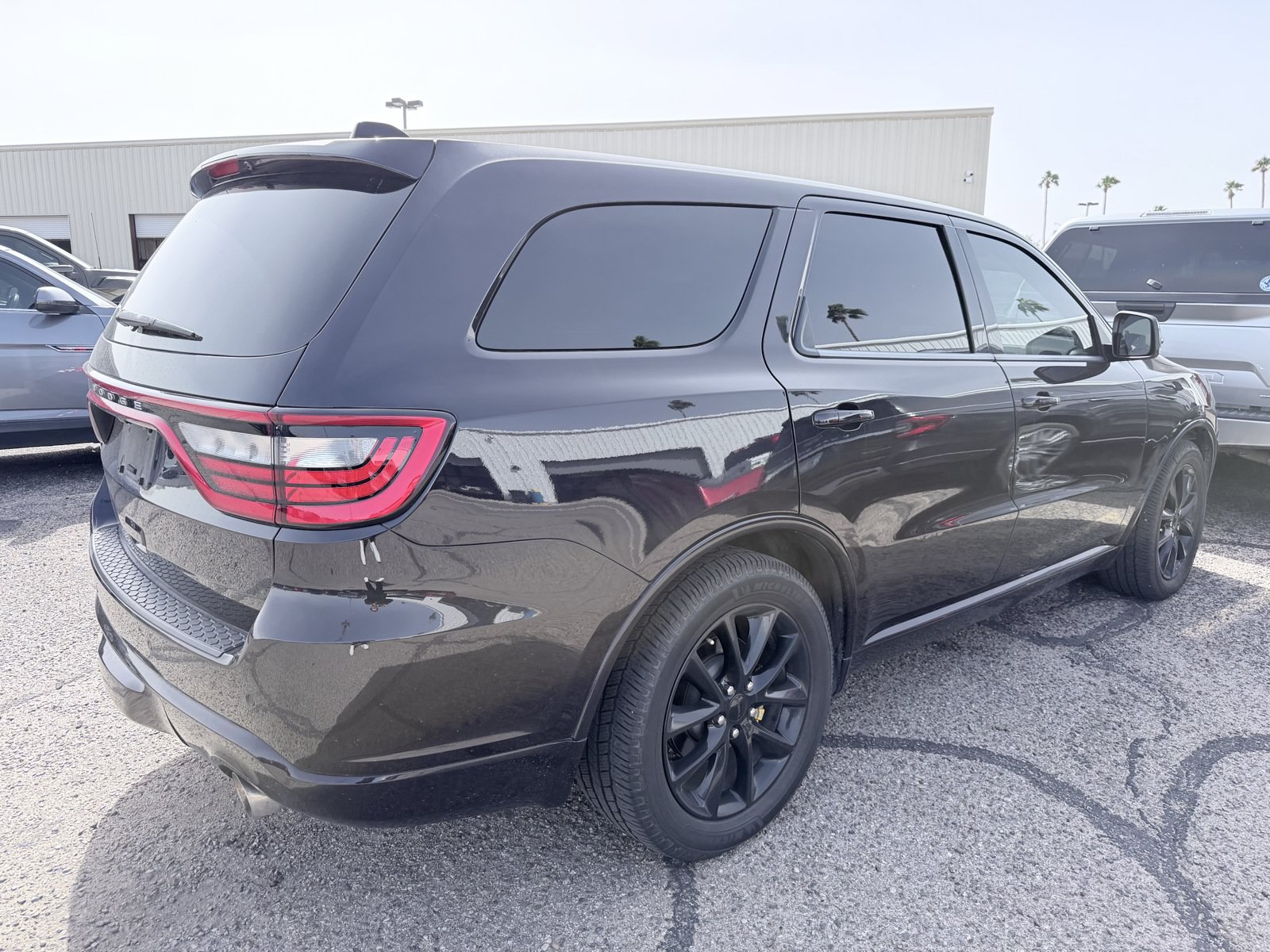 Used 2018 Dodge Durango R/T w/ Blacktop Package RWD image 3