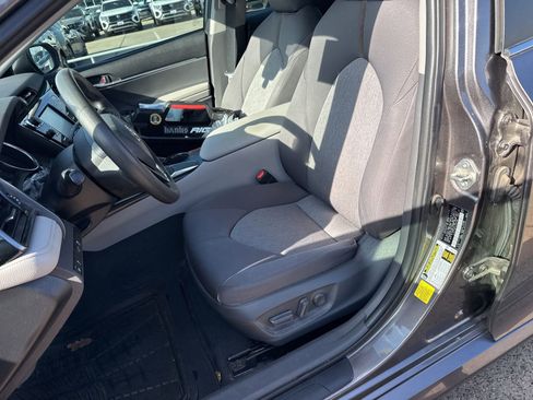 Used 2020 Toyota Camry LE image 11