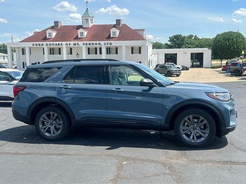New 2026 Ford Explorer Active w/ Active Comfort Package AWD/4WD image 2