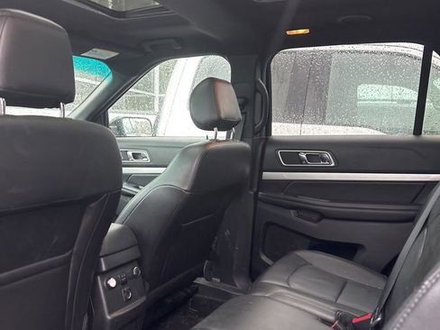 Used 2016 Ford Explorer XLT w/ Equipment Group 202A image 3