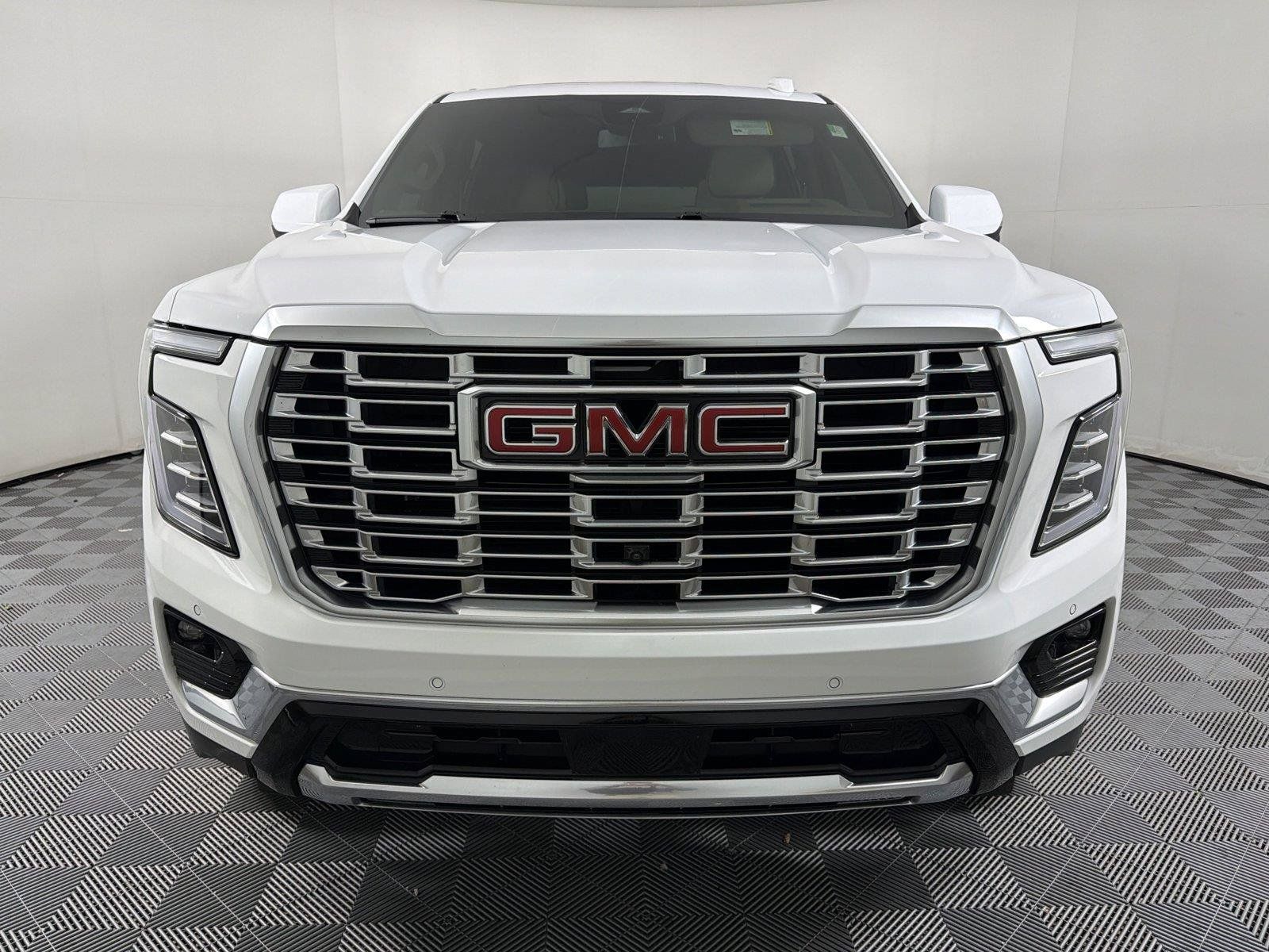 Used 2025 GMC Yukon XL Denali w/ Sun & Power Step Package RWD image 2