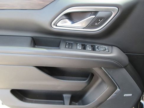 Used 2021 Chevrolet Tahoe Z71 w/ Z71 Signature Package image 23