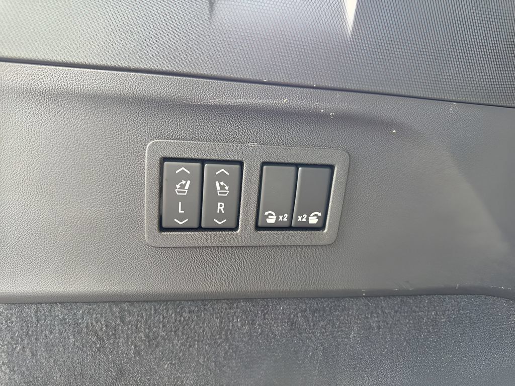Used 2025 Cadillac Escalade IQ Luxury 2 w/ LPO, Premium Carpet Package AWD/4WD image 31