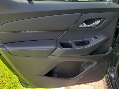 Used 2019 Chevrolet Traverse LT image 11