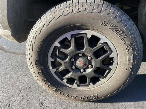 Used 2025 Toyota Tacoma TRD Off-Road image 8