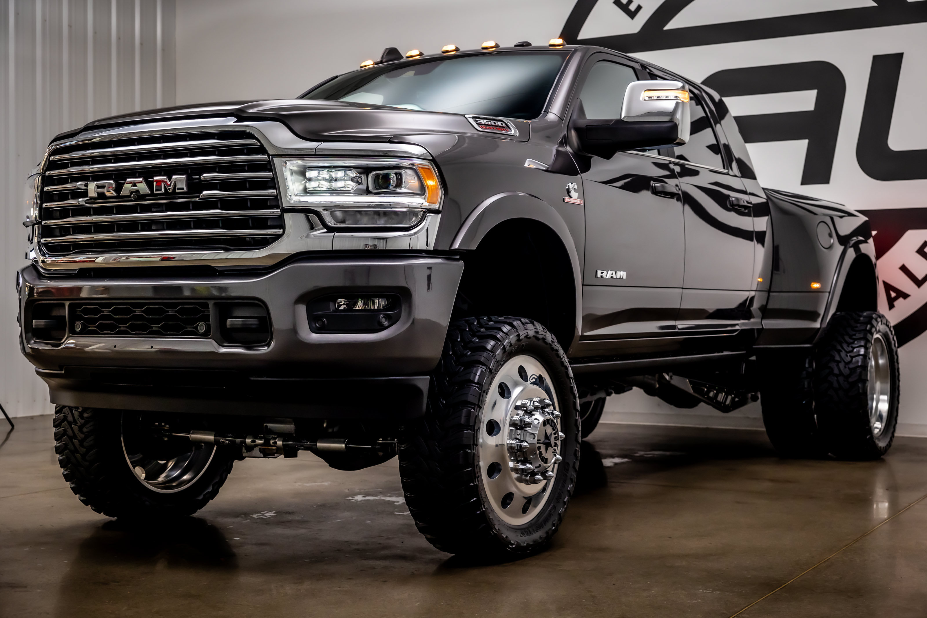 Used 2024 RAM 3500 Limited w/ Safety Group AWD/4WD image 37