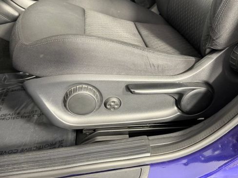 Used 2017 INFINITI QX30 FWD image 35