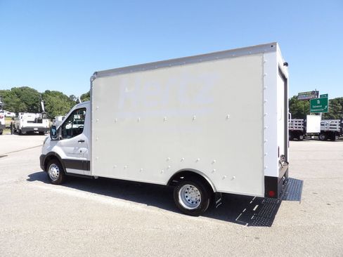 Used 2022 Ford Transit 350 DRW RWD image 4
